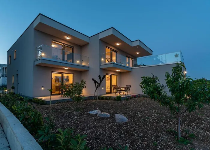 Infinity 特罗吉尔