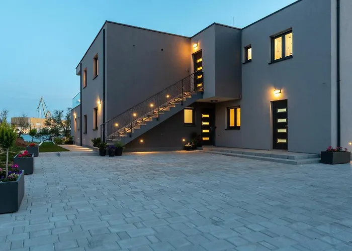 Infinity * 特罗吉尔